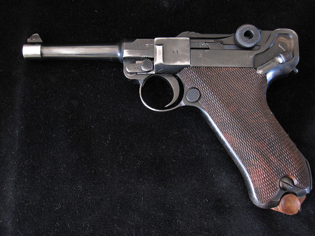 D.W.M 9mm Luger pistol - chamber dated 1915.